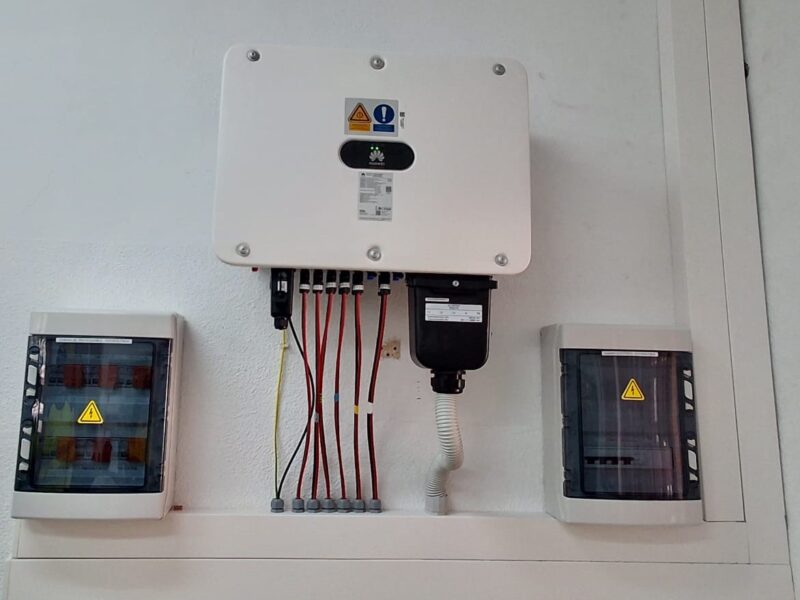 Inversor Huawei SUN2000-50KTL-M3 de la instalación fotovoltaica del IES Gerardo Molina