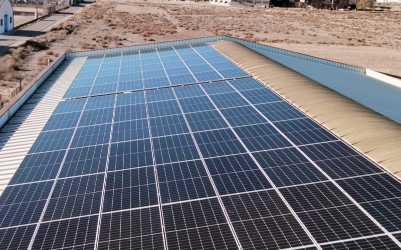 placas fotovoltaicas en Instalación fotovoltaica industrial ejecutada por Inergya en Jumilla para Fundación García Carrión