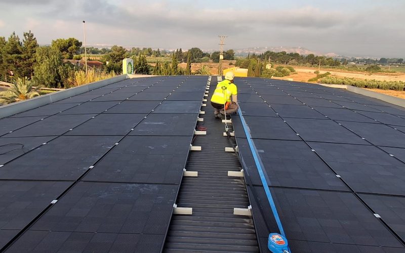 Instalación fotovoltaica de 52,90 kWp ejecutada por Inergya en la Estación de Servicio BP de Molina de Segura (Murcia)